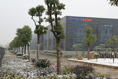 大雪纷飞，，，，，，光伏产品正常发电