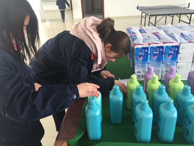 “三八”节礼物发放