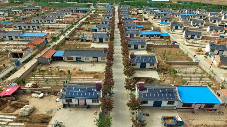 【行业动态】想告退回农村和城郊了，，，，，，未来五年家家都装上光伏发电了