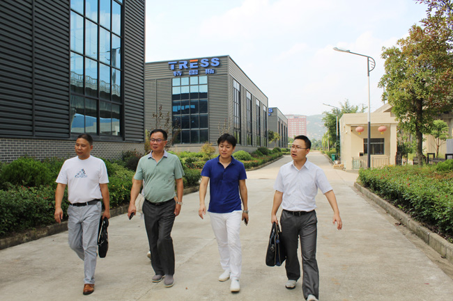 热烈接待黄石市发改委胡敏主任到我公司举行视察指导