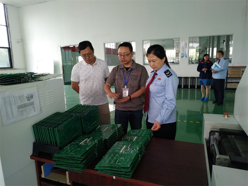 热烈接待开发区税务局向导莅临我司旅行指导事情！